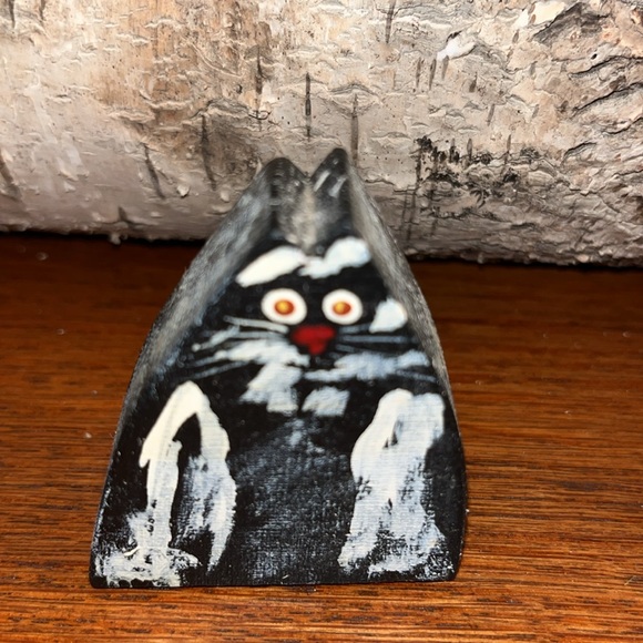 Folk art hand cut & painted wooden cats - Picture 5 of 13